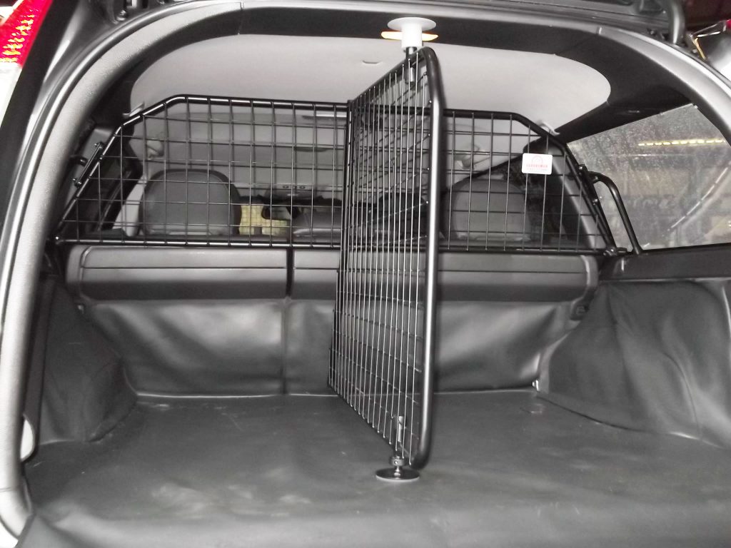 Guardsman Volvo v70 dog guard and boot divider G1271B